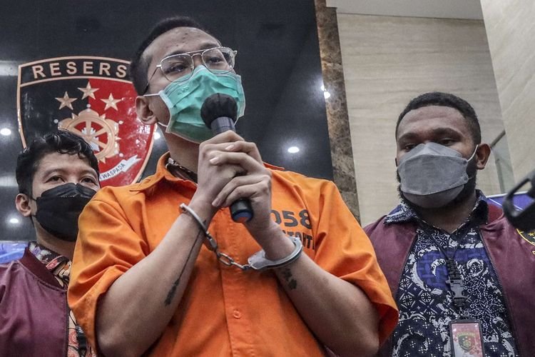 Permintaan Maaf Indra Kenz dan Upaya Polisi Buru Tersangka Baru